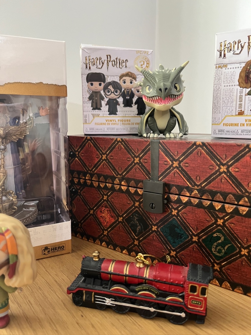 Bundle of 5 Harry Potter collectibles - Dumbledore, Trelawney, Quidditch set etc